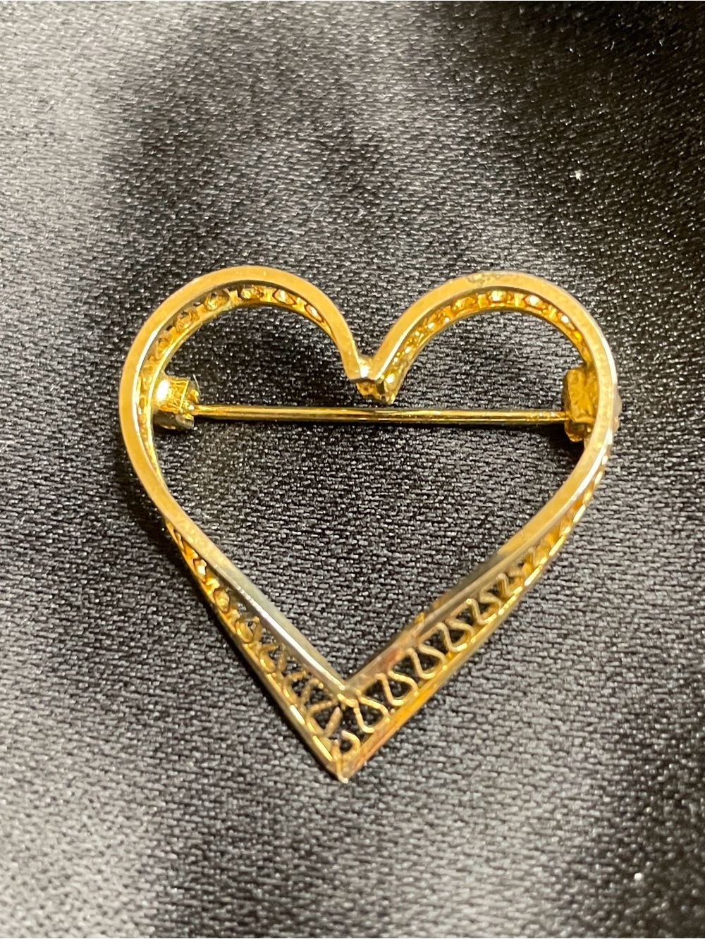 VINTAGE Gold Tone Filigree Heart Shaped Brooch